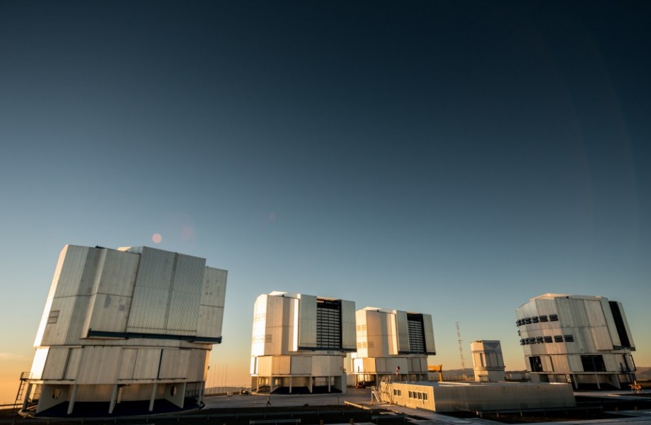15.-Paranal-Observatory-at-Sunset-HIDDEN-UNIVERSE-960x703
