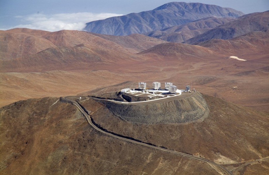 16.-Aerial-of-VLT-and-Atacama-Desert-HIDDEN-UNIVERSE-960x642