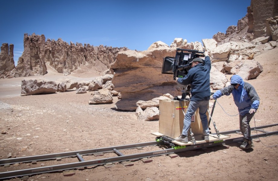 21.-Malcolm-Ludgate-Filming-HIDDEN-UNIVERSE-960x638